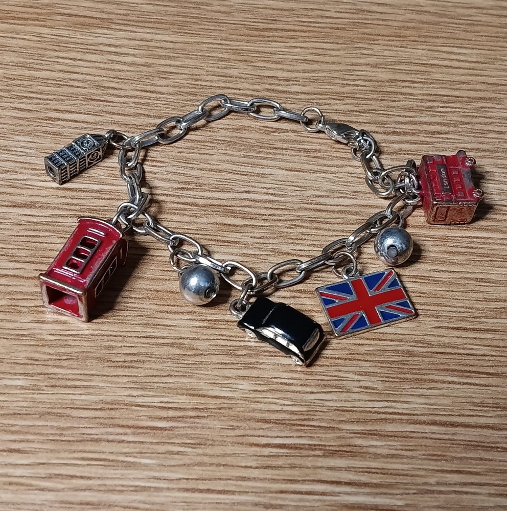 England Charm Souvenir Bracelet